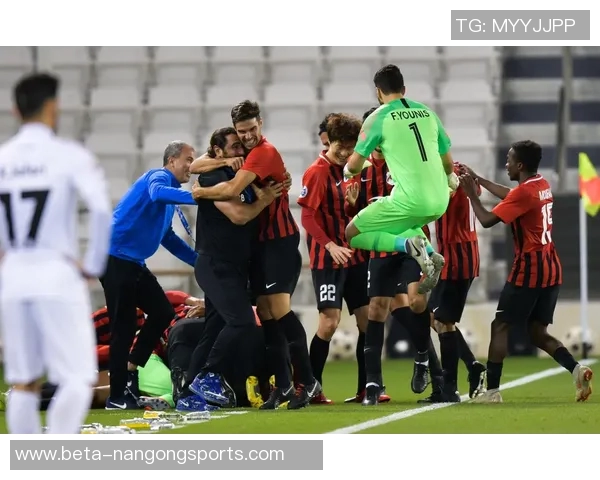 赖扬与伊蒂哈德激战正酣比分悬念引发球迷热议